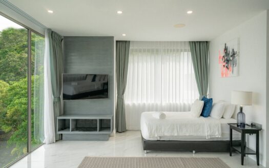 Silver Moon | Kamala Headland