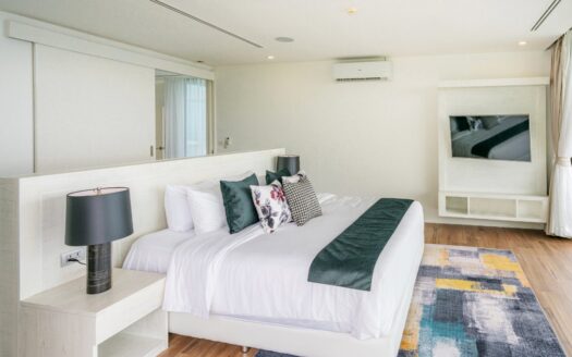 Silver Moon | Kamala Headland